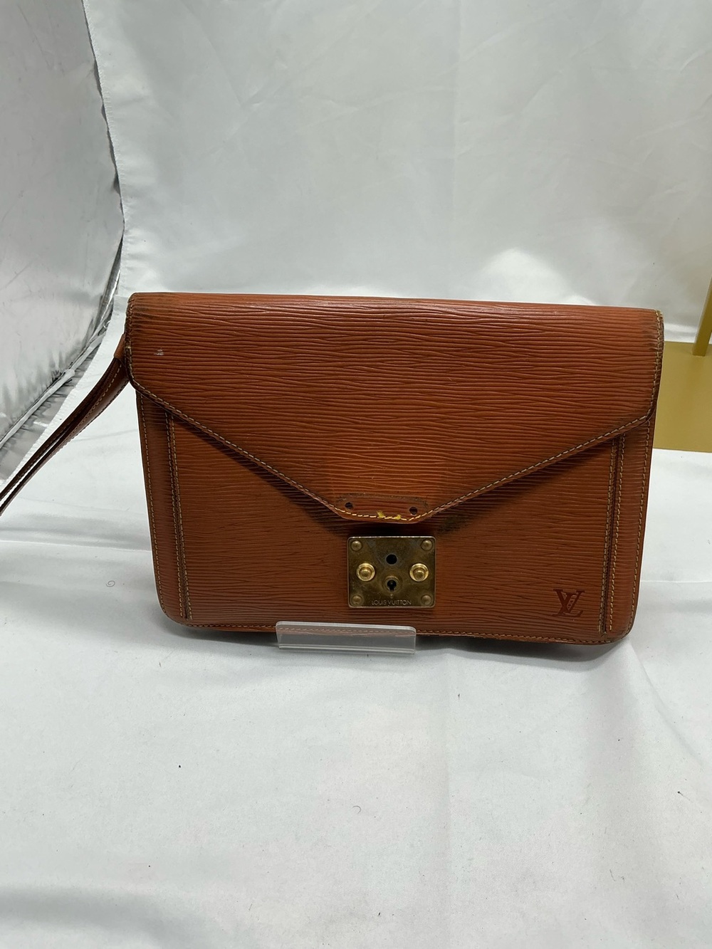Louis Vuitton Epi Sellier Dragonne Clutch – Kenyan Brown - Imperfect bag 👀 - Picture 2 of 14